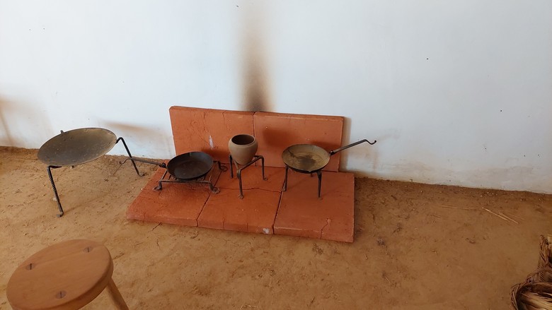 Feuerstelle im Wachhaus.